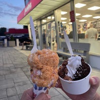 7/31/2022 tarihinde Claire J S.ziyaretçi tarafından Sundaes The Ice Cream Place'de çekilen fotoğraf