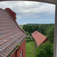 Foto diambil di Hotel Schloss Spyker oleh Ari K. pada 6/16/2019