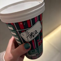 Das Foto wurde bei Starbucks von Alissa V. am 11/22/2023 aufgenommen