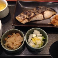 Photo taken at 焼魚食堂 魚角 経堂店 by Kyo S. on 4/16/2014