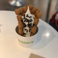 Photo taken at Pinkberry by i&amp;#39;miew m. on 1/3/2020