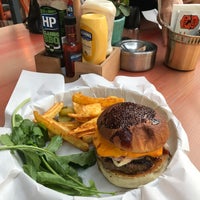 Снимок сделан в Piper Cub Burger&amp;amp;Steak пользователем Ersin A. 11/7/2018
