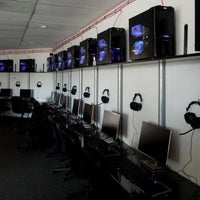 Снимок сделан в Gamers HQ пользователем Lauren H. 11/24/2012