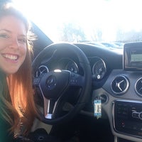 Das Foto wurde bei Mercedes-Benz of Chantilly von Jessica am 12/26/2013 aufgenommen