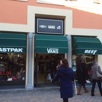 vans serravalle