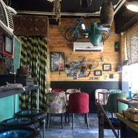 Foto tirada no(a) Moosoofer Café | کافه موسوفر por Milad I. em 8/12/2016