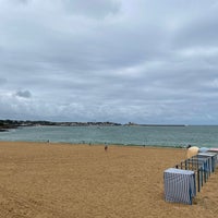 Photo taken at Plage de Saint-Jean-de-Luz by Pablo Á. on 8/22/2022