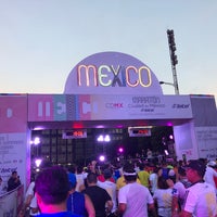 Photo taken at Maratón CDMX Telcel 2017 - Salida by Rodrigo A. on 8/27/2018
