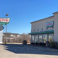 Photo taken at Krispy Kreme Doughnuts by Rodrigo A. on 2/13/2022