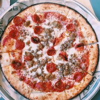 1/2/2015 tarihinde Corinneziyaretçi tarafından Pieology Pizzeria'de çekilen fotoğraf