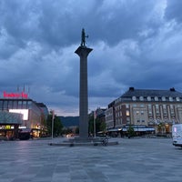 Foto diambil di Visit Trondheim oleh Srishti G. pada 6/25/2022