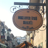 Foto diambil di Muzaffer İzgü Sokağı oleh Günce M. pada 8/23/2018