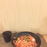 Photo taken at U:DON Fresh Japanese Noodle Station by Sara C. on 11/6/2018