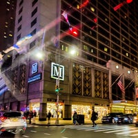 Foto tirada no(a) The Manhattan at Times Square Hotel por MiniME em 11/16/2021