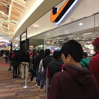 nike outlet great lakes crossing mall