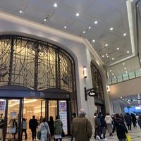 阪急百貨店 阪急うめだ本店の孔雀 Osakaのパブリックアート