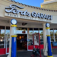 Foto tirada no(a) Ford&#39;s Garage por vhq22 em 11/16/2021