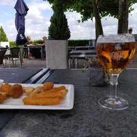 Photo taken at Restaurant Paviljoen Reeuwijkse Hout by Jan B. on 7/5/2020