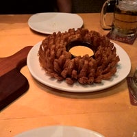 Photo taken at Outback Steakhouse by Marcus T. on 10/2/2015