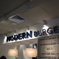 Foto diambil di Modern Burger oleh Vickie L. pada 4/24/2013
