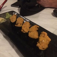 รูปภาพถ่ายที่ Umami Restaurant and Sushi Bar โดย Stephanie เมื่อ 12/27/2015