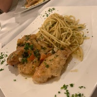 Das Foto wurde bei Red Carpet Italian Restaurant von Stephanie am 2/10/2019 aufgenommen