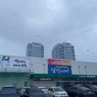 Photo taken at 농협하나로클럽 by 준오 이. on 5/27/2023