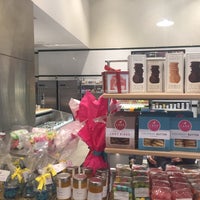 Photo taken at Dean &amp;amp; DeLuca by Ludwig P. on 3/27/2017