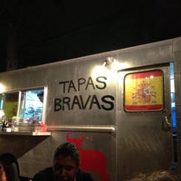 รูปภาพถ่ายที่ Tapas Bravas โดย cristina c. เมื่อ 12/15/2012