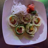 6/15/2022 tarihinde cristina c.ziyaretçi tarafından Sushi Blues Cafe'de çekilen fotoğraf