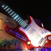 Photo taken at Rock &amp;#39;N&amp;#39; Roller Coaster Starring Aerosmith by David R. on 4/29/2013
