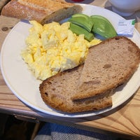 Photo taken at Le Pain Quotidien (Oud Zuid) by Dimphy R. on 1/14/2024