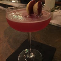 Foto diambil di White Oak Oyster Bar &amp;amp; Cocktail Lounge oleh Bill D. pada 12/8/2016