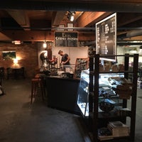 11/3/2018 tarihinde Joshua T.ziyaretçi tarafından Crescent Moon Coffee'de çekilen fotoğraf
