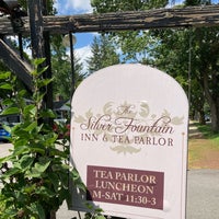 8/2/2022 tarihinde Joshua T.ziyaretçi tarafından Silver Fountain Inn &amp;amp; Tea Parlor'de çekilen fotoğraf