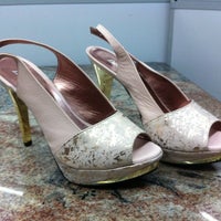 Foto tirada no(a) Lusis &amp;amp; Atos | Sapato de Mulher por Fernanda R. em 11/24/2012