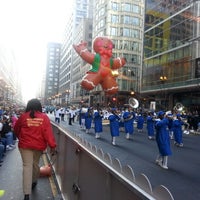 Photo taken at Chicago Thanksgiving Day Parade by E T. on 11/22/2012