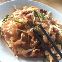 Photo taken at Siam Road Charcoal Char Koay Teow by ngkaeshen :) on 8/3/2016
