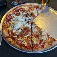 Das Foto wurde bei Mo&amp;#39;s Pizza von Frank A. am 4/24/2023 aufgenommen