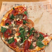 3/27/2022 tarihinde Frank A.ziyaretçi tarafından Blaze Pizza'de çekilen fotoğraf