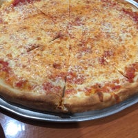 Das Foto wurde bei Fresh Meadows Pizzeria and Restaurant von Ed am 2/26/2020 aufgenommen
