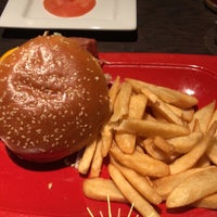 Photo taken at Red Robin Gourmet Burgers and Brews by Ed on 3/10/2019