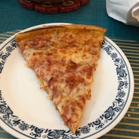 Foto diambil di Gaby&amp;#39;s Pizza oleh Ed pada 7/16/2022