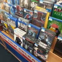 Photo taken at Blockbuster by Danniell Alejanndro N. on 12/25/2012