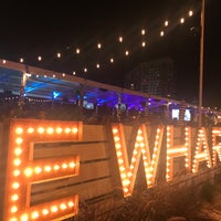 Photo prise au The Wharf Miami par Victoria U. le12/30/2017