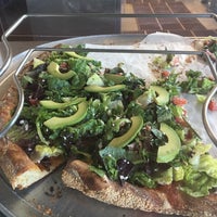 5/26/2017 tarihinde Nancy H.ziyaretçi tarafından Grey Block Pizza'de çekilen fotoğraf