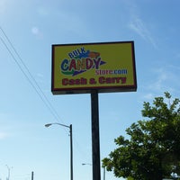 รูปภาพถ่ายที่ Bulk Candy Store โดย Bulk Candy Store เมื่อ 2/6/2013