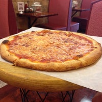 8/23/2014 tarihinde Patricia H.ziyaretçi tarafından Deliziosa Pizza'de çekilen fotoğraf