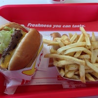 Photo taken at In-N-Out Burger by Patricia H. on 3/20/2015