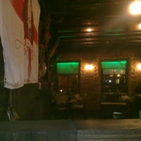 10/1/2012 tarihinde Anthony A.ziyaretçi tarafından R&amp;B Pub (Roast &amp; Beer) Tilto'de çekilen fotoğraf